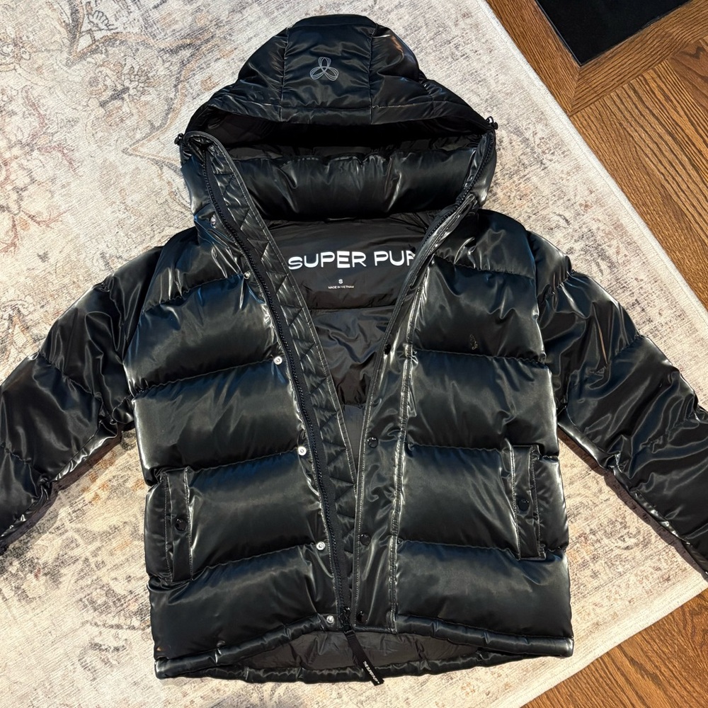 Aritzia Superpuff Liquid Shine Black